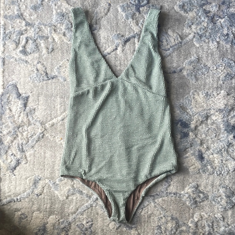 Acacia one piece